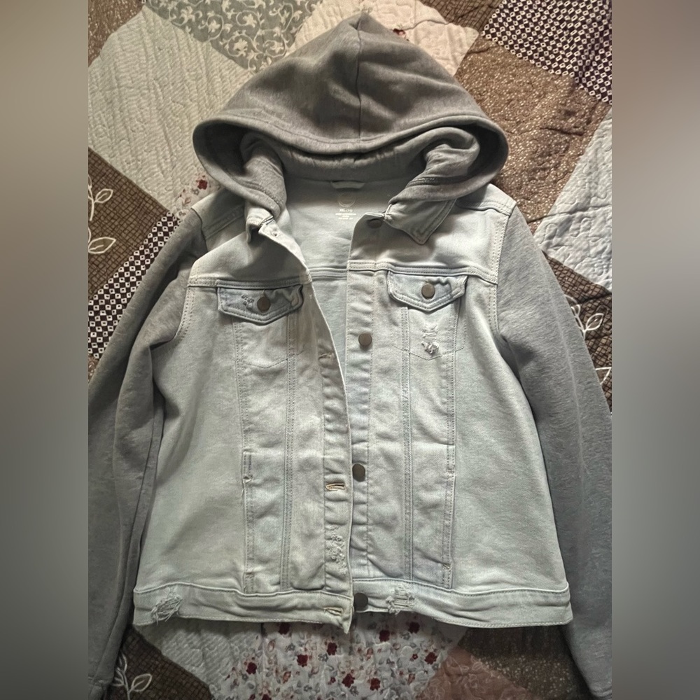 Light grey jean/hoodie jacket